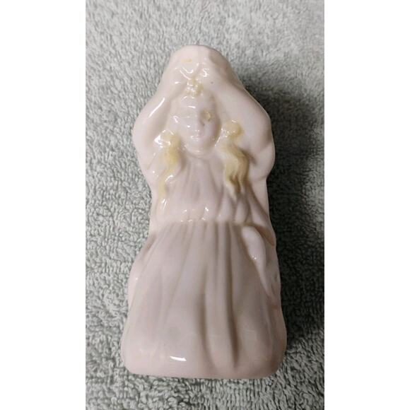 VINTAGE BELLEEK LITTLE GIRL MILKMAID PITCHER CREAMER - Picture 1 of 4